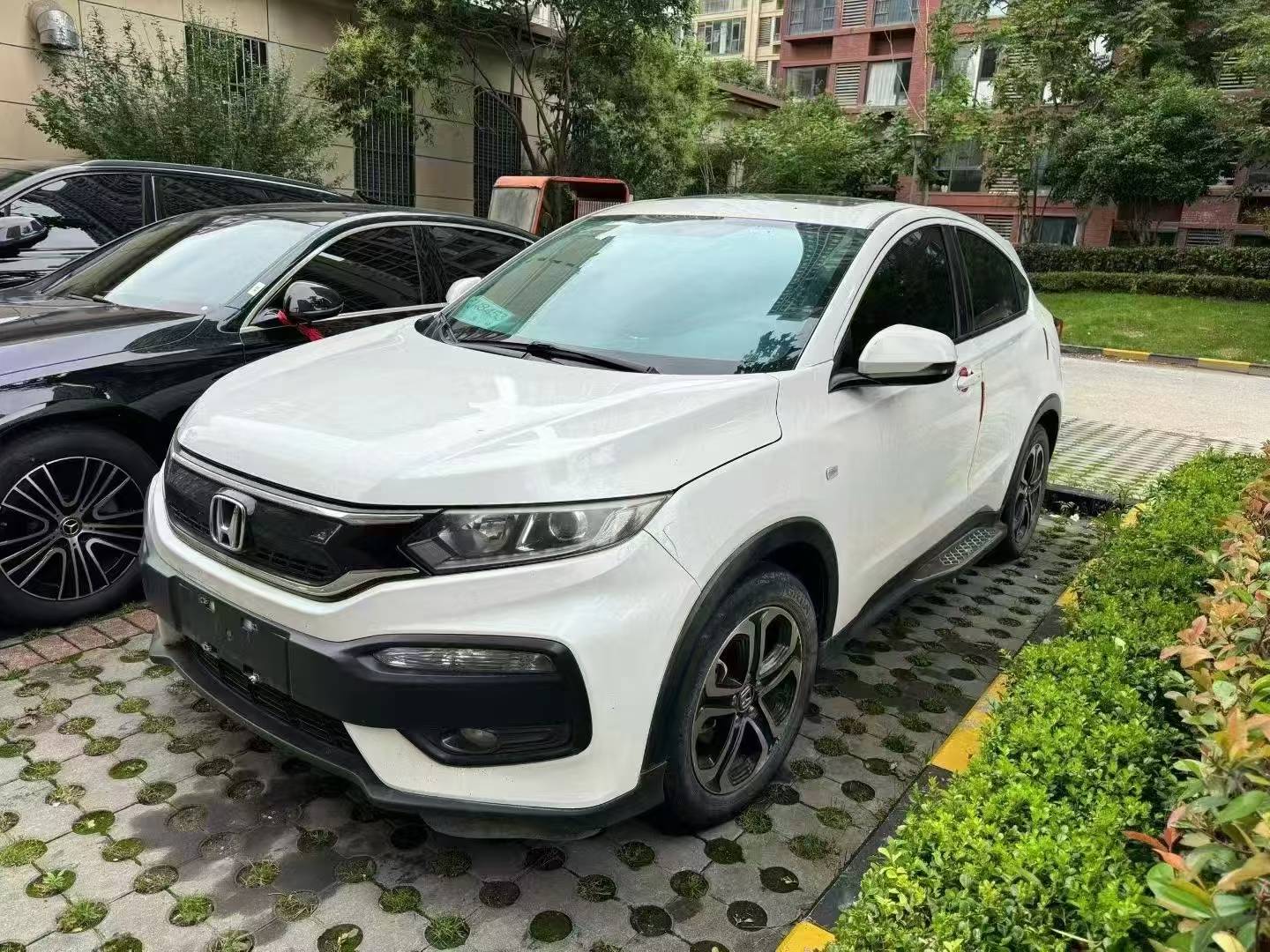 2019 Honda XR-V 1.8 automatic with panoramic sunroof.