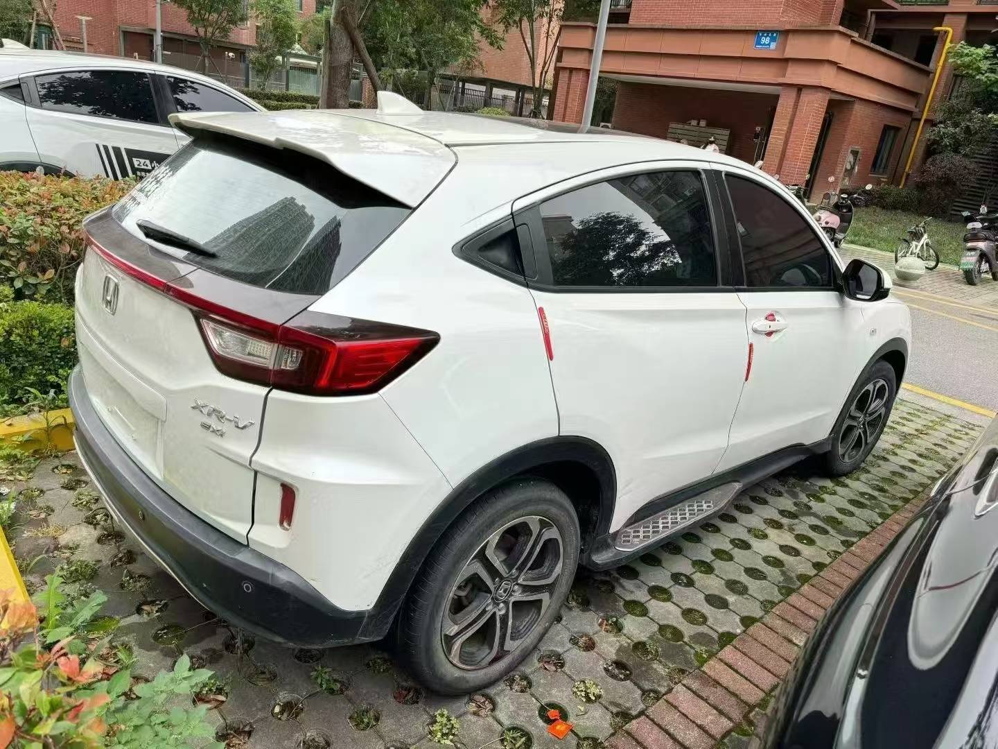 2019 Honda XR-V 1.8 automatic with panoramic sunroof.